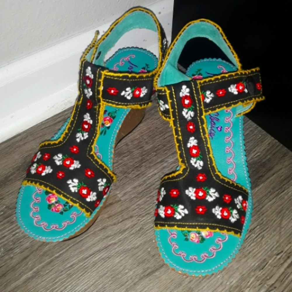 Irregular Choice Bright Floral Unique Oriental Style Womens Sandals Size 7.5